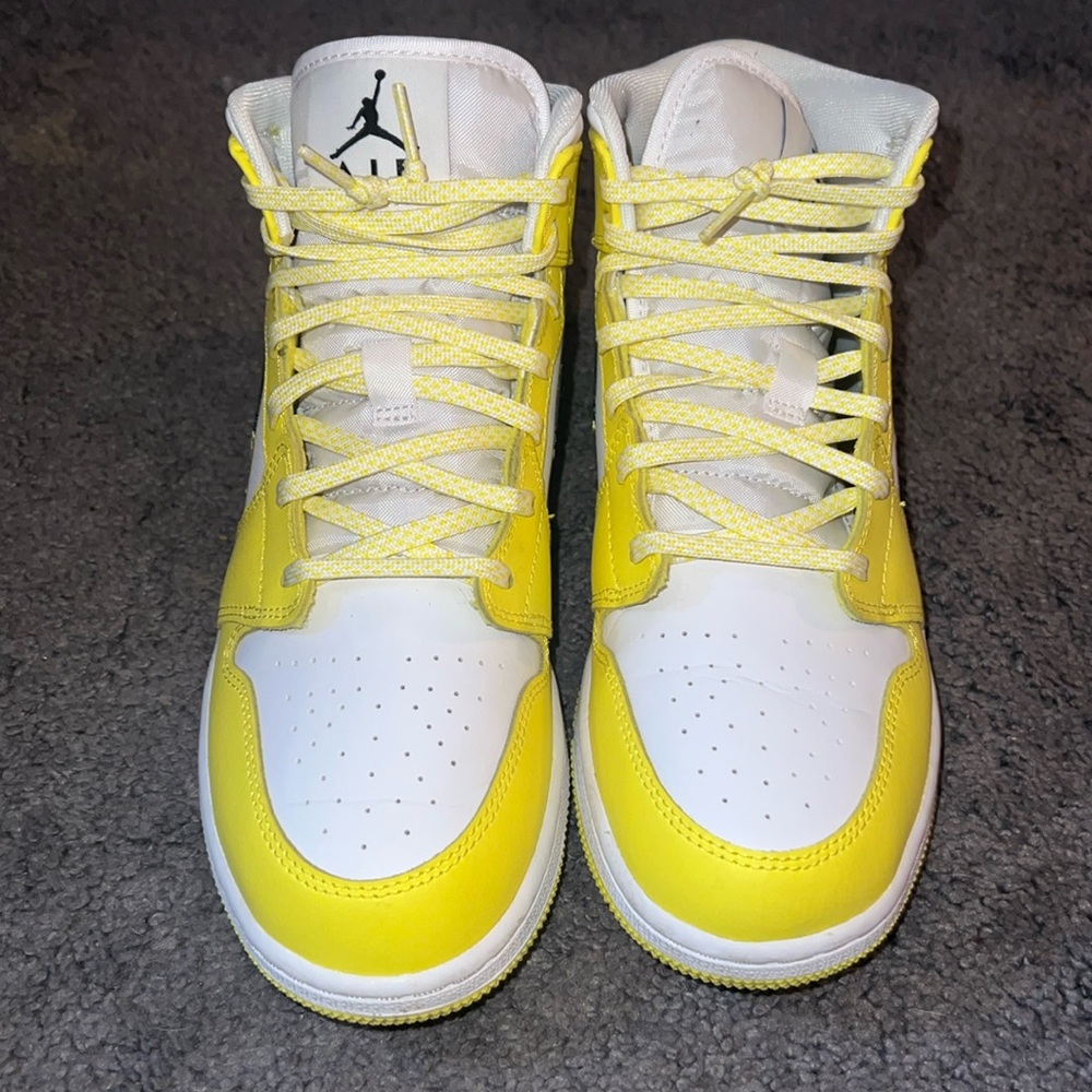 Jordan 1 mid GS Rose Patch size 6.5